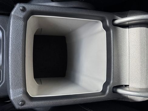 Certified 2025 Volkswagen Taos SE image 36