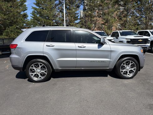 Used 2018 Jeep Grand Cherokee Limited AWD/4WD image 11