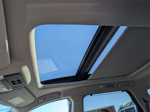 Used 2022 Nissan Pathfinder Platinum w/ Cargo Package image 16