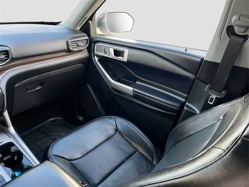 Used 2022 Ford Explorer Limited w/ Equipment Group 301A image 25