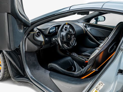 Used 2020 McLaren 600LT Spider RWD image 3