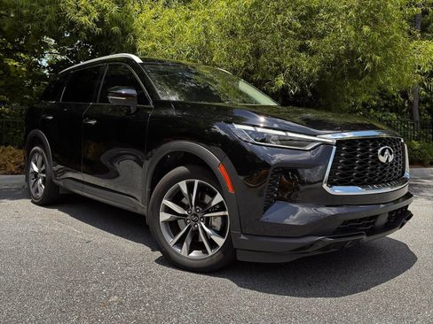 Used 2023 INFINITI QX60 Luxe w/ Vision Package FWD image 2