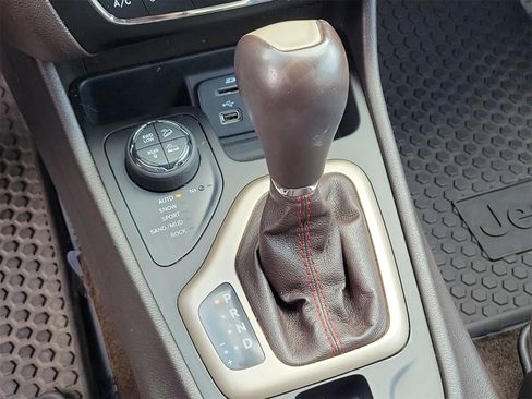 Used 2015 Jeep Cherokee Trailhawk w/ Trailer Tow Group image 30