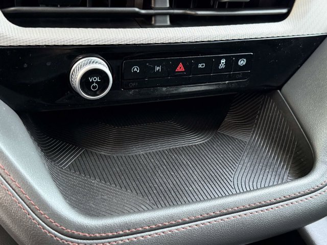 Used 2025 Ford Explorer Active AWD/4WD image 16