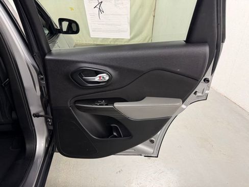 Used 2014 Jeep Cherokee Latitude FWD image 13