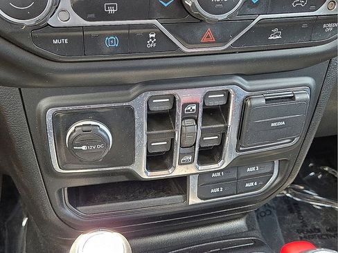 Used 2023 Jeep Wrangler Unlimited Sahara image 29