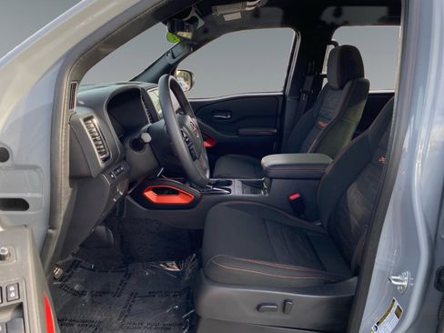 Used 2023 Nissan Frontier PRO-4X w/ Pro Convenience Package image 9