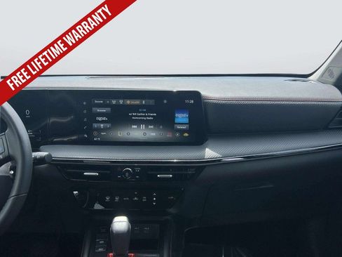 Used 2025 Nissan Kicks SR AWD/4WD image 17
