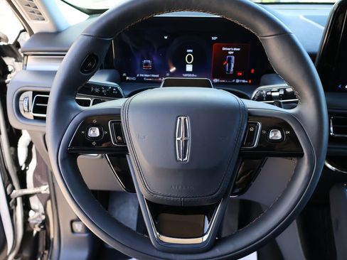 Used 2025 Lincoln Aviator AWD image 31