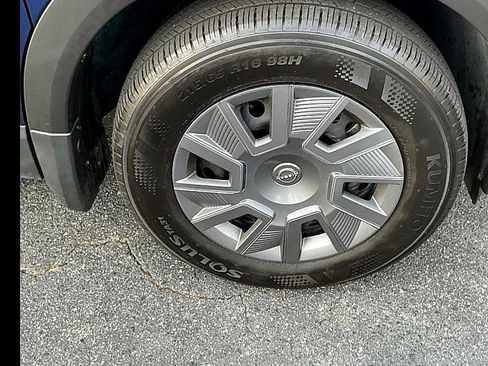 Certified 2025 Nissan Kicks S image 10