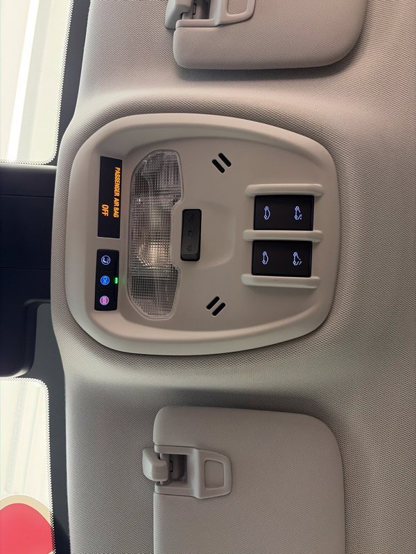 Used 2024 Chevrolet Trax LT w/ Sunroof Package FWD image 33