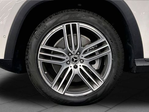 Used 2024 Mercedes-Benz GLS 450 4MATIC image 10