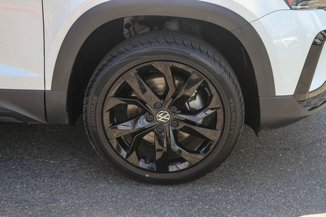 Used 2023 Volkswagen Taos SE FWD image 15