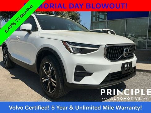 Certified 2025 Volvo XC40 B5 Core AWD/4WD image 1
