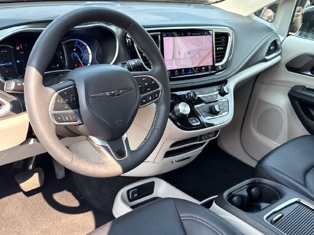 Used 2024 Chrysler Pacifica Limited FWD image 16