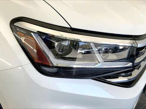 Used 2023 Volkswagen Atlas Cross Sport SEL Premium R-Line image 28