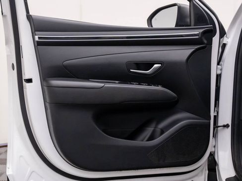 Used 2023 Hyundai Tucson SE image 12