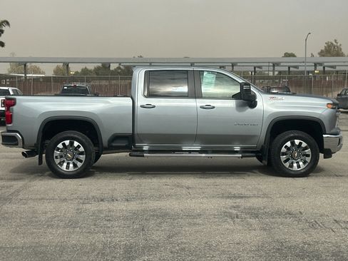 Used 2024 Chevrolet Silverado 2500 LT image 3