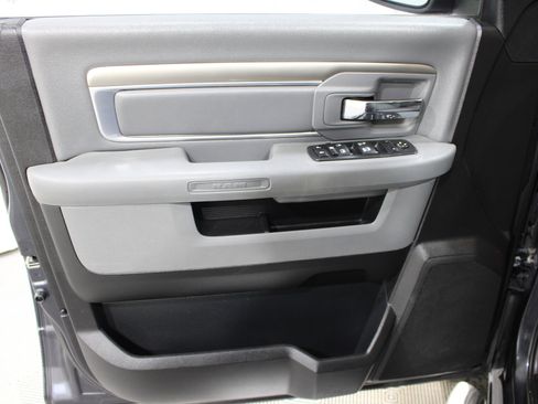 Used 2017 RAM 1500 Classic SLT image 5