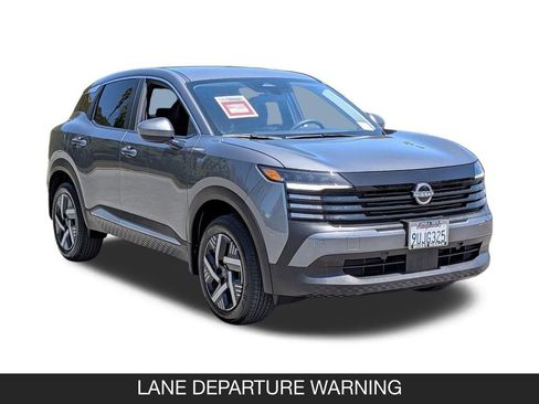 Used 2025 Nissan Kicks SV w/ Illumination Package FWD image 2