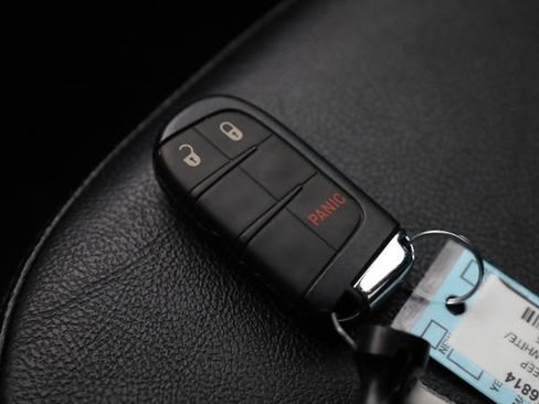 Used 2024 Jeep Compass Trailhawk image 27