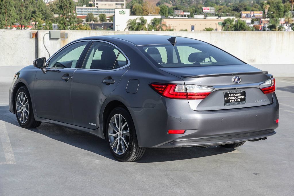 Used 2017 Lexus ES 300h w/ Luxury Package FWD image 6