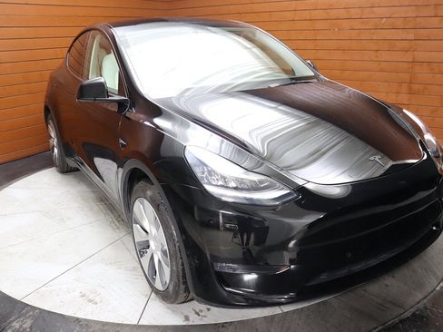 Used 2021 Tesla Model Y Long Range image 58