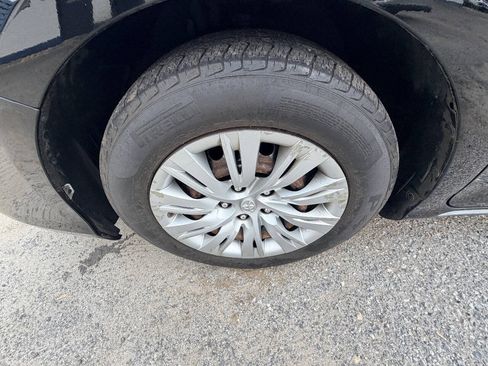 Used 2012 Toyota Camry LE FWD image 32