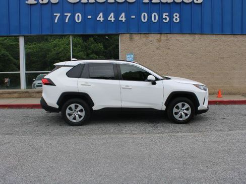 Used 2019 Toyota RAV4 LE FWD image 5