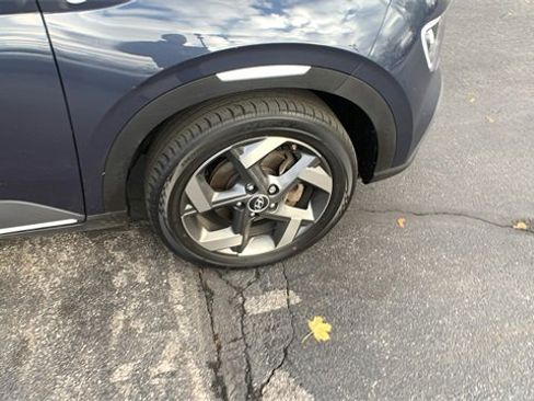 Used 2024 Hyundai Venue Limited image 25