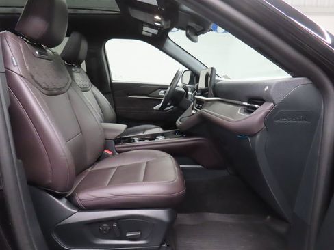 Used 2026 Ford Explorer Platinum w/ LUX Leather Package AWD/4WD image 37