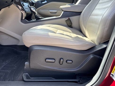 Used 2019 Ford Escape Titanium image 12