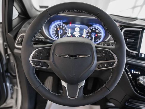 New 2026 Chrysler Pacifica Select image 21