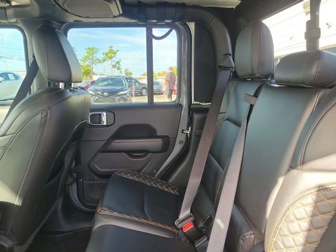 Used 2022 Jeep Gladiator Overland image 9