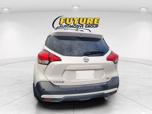Used 2020 Nissan Kicks SR w/ Exterior Package FWD image 4