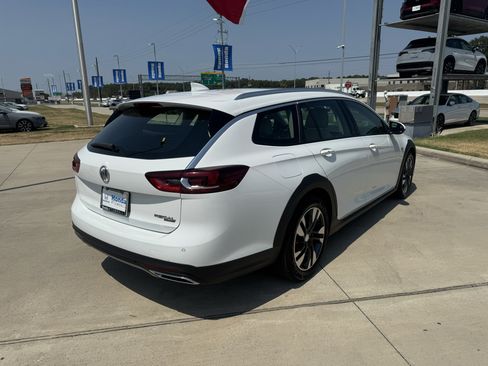 Used 2019 Buick Regal Essence w/ Driver Confidence Package I AWD/4WD image 8