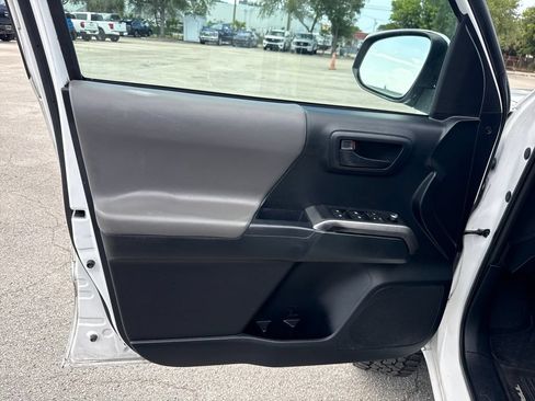 Used 2016 Toyota Tacoma SR5 w/ Towing Package RWD image 12