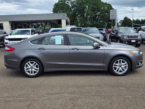 Used 2014 Ford Fusion SE w/ Equipment Group 202A FWD image 8