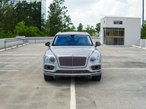 Used 2017 Bentley Bentayga AWD/4WD image 2