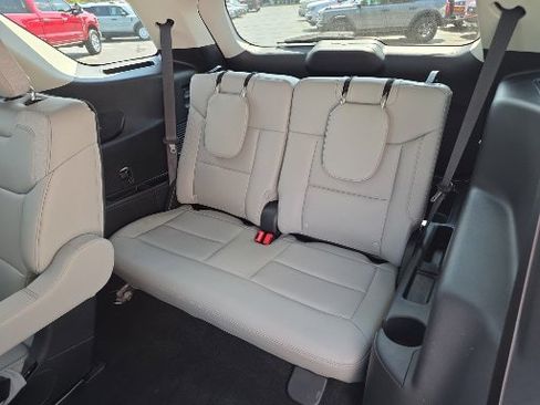 Used 2025 Ford Explorer Active w/ Active Comfort Package image 17