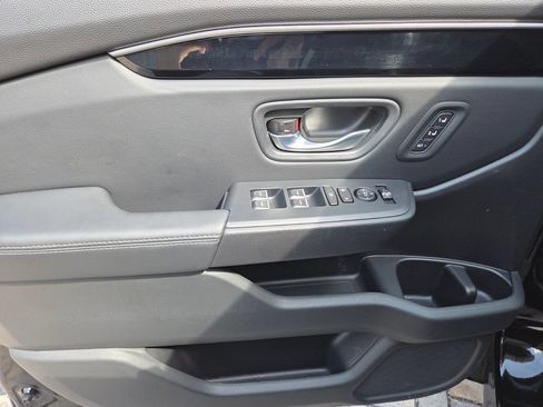 Used 2025 Honda Pilot EX-L image 29