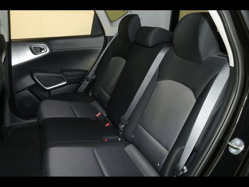 Used 2025 Kia Soul LX w/ LX Technology Package FWD image 25