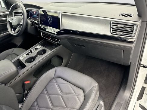Used 2024 Volkswagen Atlas Cross Sport SE FWD image 15