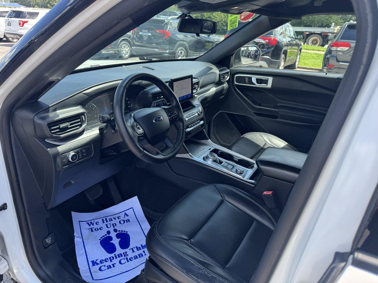 Used 2020 Ford Explorer XLT w/ Equipment Group 202A AWD/4WD image 17