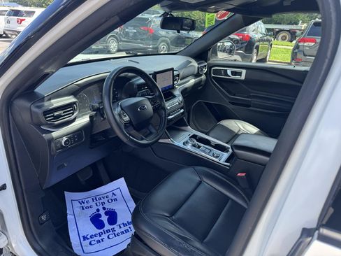 Used 2020 Ford Explorer XLT w/ Equipment Group 202A AWD/4WD image 17