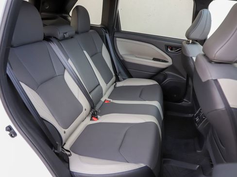 Used 2025 Subaru Forester Limited image 17