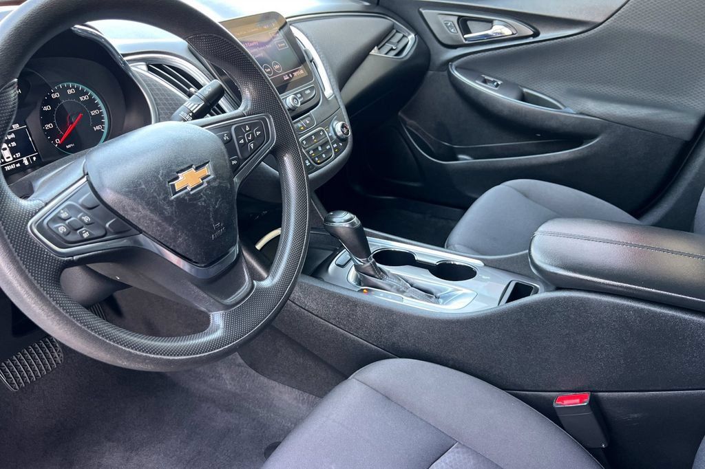Used 2020 Chevrolet Malibu LT FWD image 12