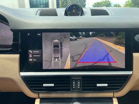Used 2019 Porsche Cayenne image 23