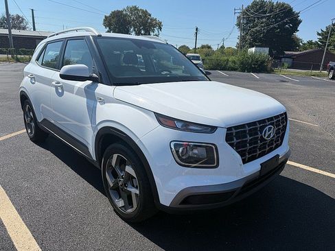 Used 2025 Hyundai Venue SEL FWD image 5