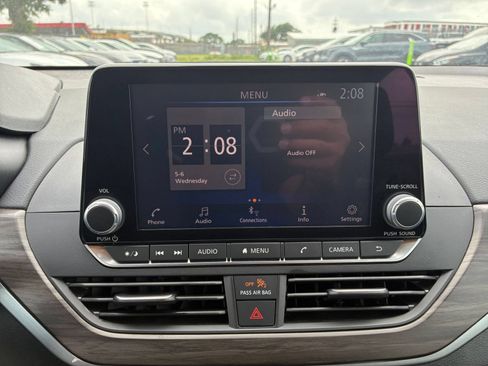 Used 2025 Nissan Altima 2.5 SV FWD image 16